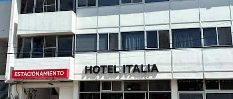 Fachada de la propiedad
