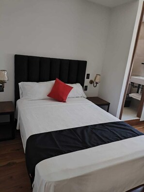 Standard Room | Free WiFi, bed sheets - Hotel Sicilia (Aguascalientes)