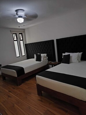 Superior Quadruple Room | WiFi (free), bed sheets - Hotel Sicilia (Aguascalientes)