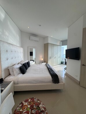 1 bedroom, desk, iron/ironing board, free WiFi - Luxury Couples Oasis Penthouse w/ Daily Cleaning + Private Terrace + Views (Cartagena de Indias)