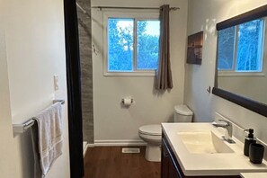 Doccia, asciugacapelli, asciugamani, sapone