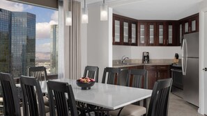 Unclassified image, 5 of 20, button - 2 bdrm on strip no resort fees (Las Vegas)