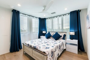 6 bedrooms, iron/ironing board, travel cot, free WiFi - Redington Beach Luxury Home w/ Pool & Rooftop Deck (Redington Beach)