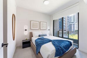 1 habitación, escritorio, tabla de planchar con plancha y wifi 