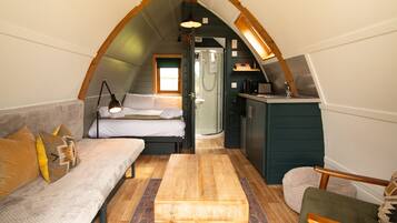 1 bedroom, internet, bed sheets