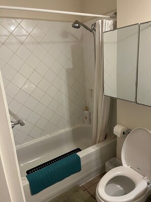 Unclassified image, 5 of 7, button - Private Bathroom, Queen-sized Bed, on Second Floor (Richmond)