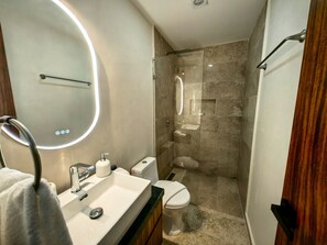 Hair dryer - CHI’CHI’ Vibrant 2BR | Rooftop Pool in Aldea Zama (Tulum)