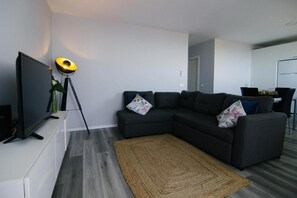 TV - House of the Brazilian (Arco da Calheta)