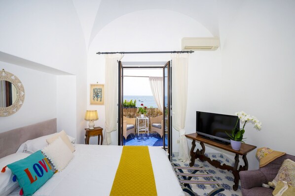 Room, 1 Bedroom, Balcony, Mountain View | 1 bedroom - Room-charming Panoramic Suite in the Cen (Positano)