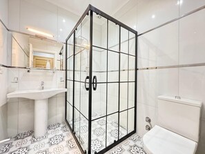 Shower, hair dryer, soap, toilet paper - Ultra Lux for Large Families Private Villa 6+2 in Fethiye (Muğla)