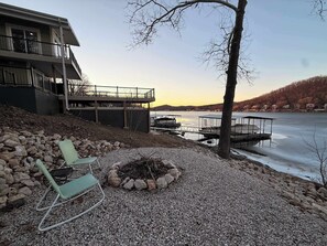Terrace/patio - Lucky Duck Lakefront, Fire Pit (Gravois Mills)