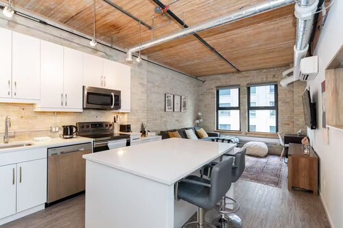 4th Floor Loft in the Heart of the Exchange District | 1 Bed | 1 Bath |