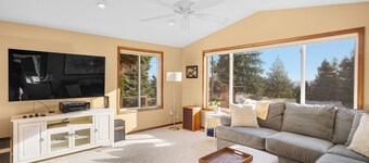 Oregon Wine Country Hillside Retreat