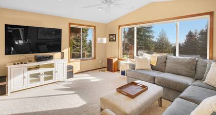 Oregon Wine Country Hillside Retreat