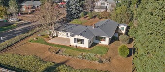 Oregon Wine Country Hillside Retreat w/4 bedrooms, 3 baths.