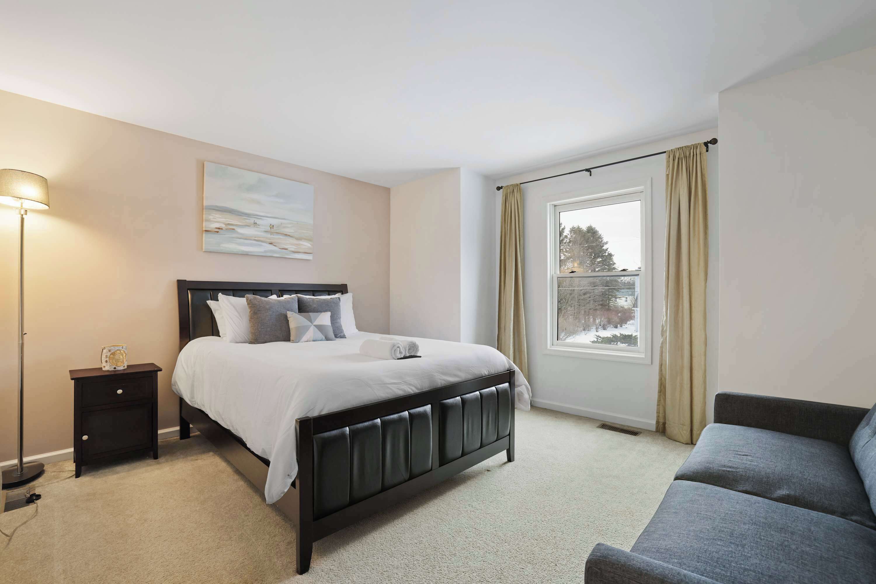 5 quartos, escrivaninha, Wi-Fi, roupa de cama