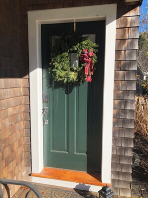 Exterior detail - Marvelous 4-bedroom townhome with AC in charming Edgartown (Edgartown)