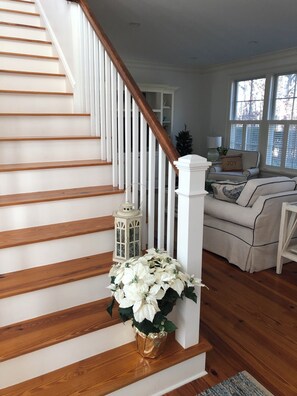 Interior - Marvelous 4-bedroom townhome with AC in charming Edgartown (Edgartown)