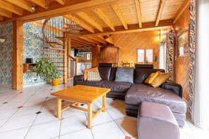 TV, fireplace - La Villa Manson - SAINT GENES CHAMPANELLE (SAINT GENES CHAMPANELLE)