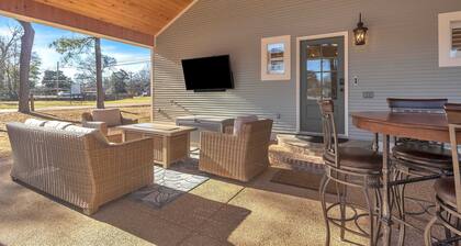 2-bedroom 2-bath Luxurious Bungalow with Outdoor Entertainment in Batesville