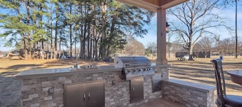 2-bedroom 2-bath Luxurious Bungalow with Outdoor Entertainment in Batesville