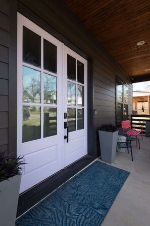 Exterior detail - New Luxury Home near Nissan Stadium |  Sleeps 12 (Nashville)