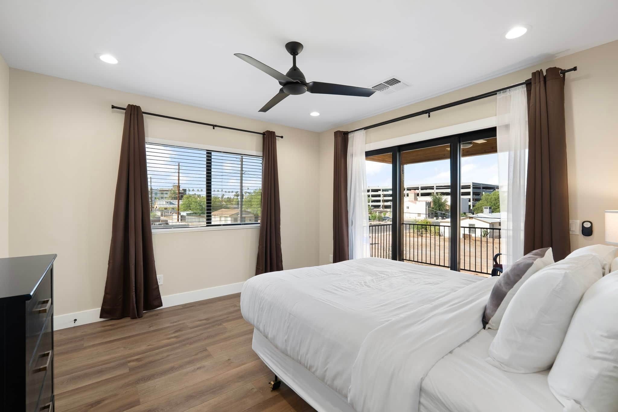 3 bedrooms, desk, iron/ironing board, free WiFi