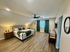 3 bedrooms, desk, iron/ironing board, travel cot - Walkable Downtown Chandler Top Floor Duplex Gem (Chandler)