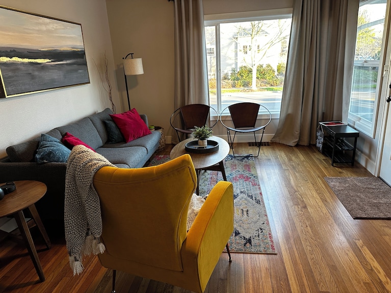 Central 2bed/2bath Apartment In Vancouver Dt With Ac - Pet Friendly - Portland, OR