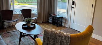 Central 2bed/2bath apartment in Vancouver DT with AC - pet friendly