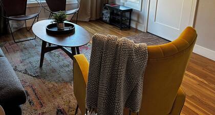 Central 2bed/2bath apartment in Vancouver DT with AC - pet friendly