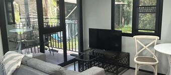 Noosa rural retreat. Private little unit 10 minutes to Hastings st