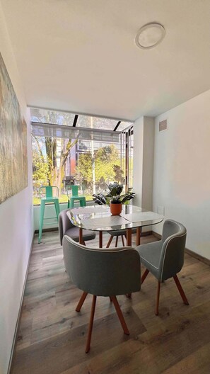 Dining - NOK Bright 2BR in Parque de la 93 (Bogotá)