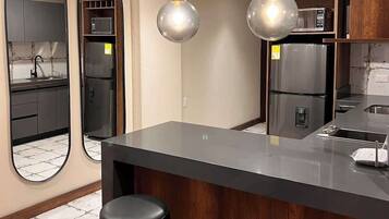 Coffee/tea maker, fridge, microwave, oven