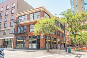 Front of property - The 333 Suites 2nd Floor Retreat (Cincinnati)