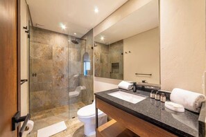 Shower, shampoo - NOK Amazing Studio in Candelaria (Bogotá)