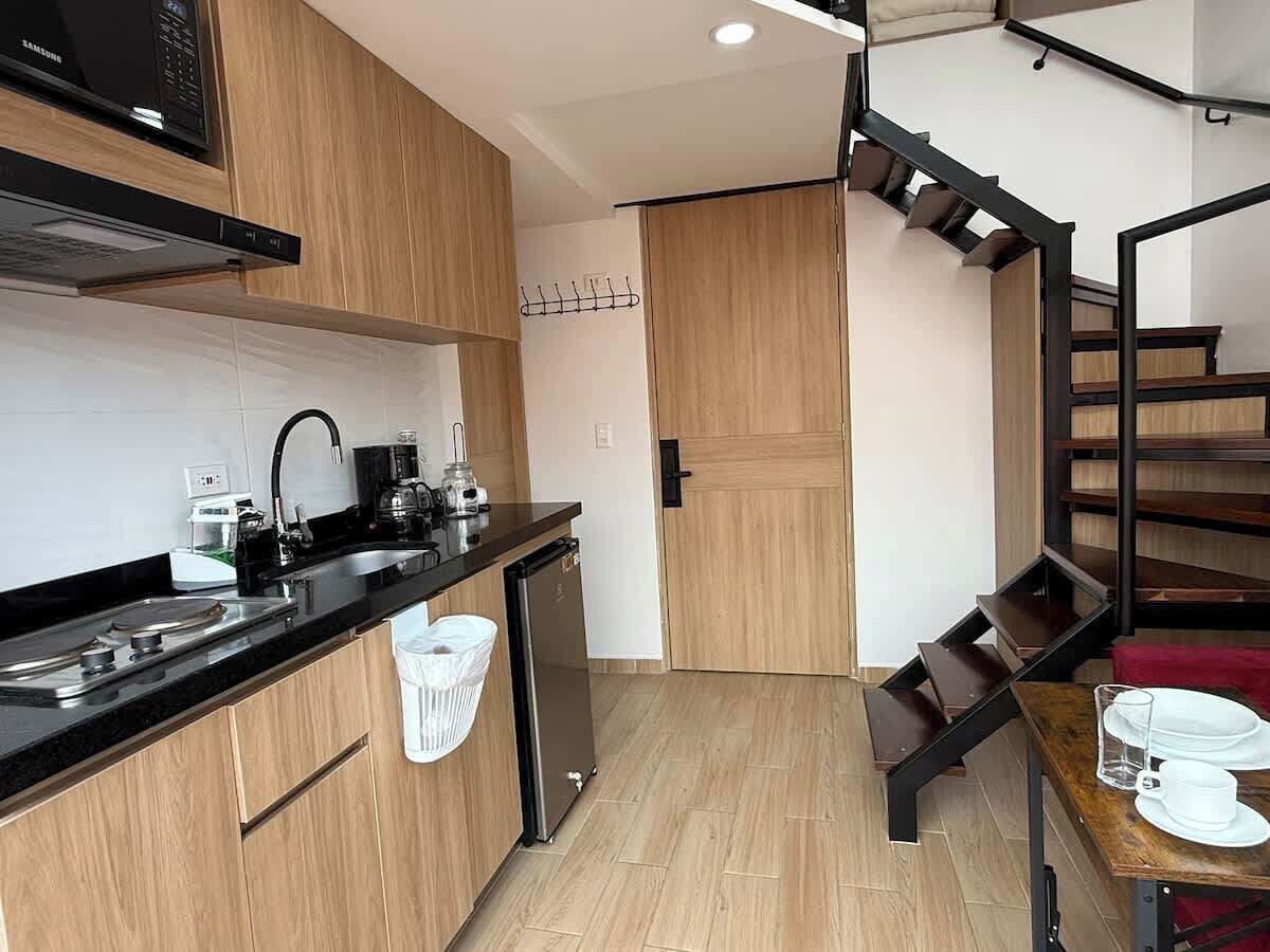 雪櫃、咖啡機/沖茶器、電熱水壺、廚房用具/餐具/器皿