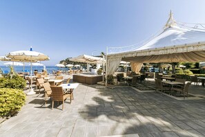 تناول الطعام بالخارج