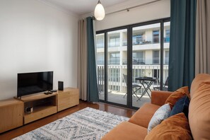 TV - Camélia's Apartment I –  Modern in Funchal (Funchal)
