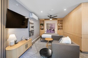 Iron/ironing board, travel cot, WiFi, bed sheets - Light & Airy Garden-Level Boutique Stay (Manhattan)