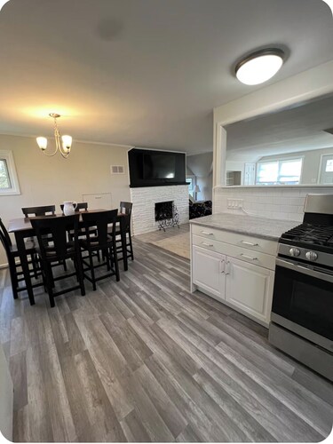 Morgan Creek Retreat 2       2 Bedroom Apt with deck, 5 miles from U of M