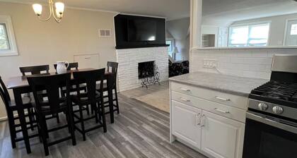 Morgan Creek Retreat 2 2 Bedroom Apt with deck, 5 miles from U of M