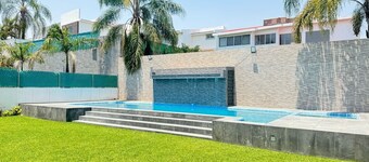 Luxury home for 25, Lomas de Cocoyoc, swimming pool, jacuzzi, private garden
