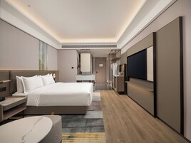 Chambre Standard, 1 très grand lit et 1 canapé-lit