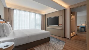 Down comforters, desk, laptop workspace, blackout drapes - Holiday Inn Express Shenzhen Dapeng Nan'ao by IHG (Shenzhen)