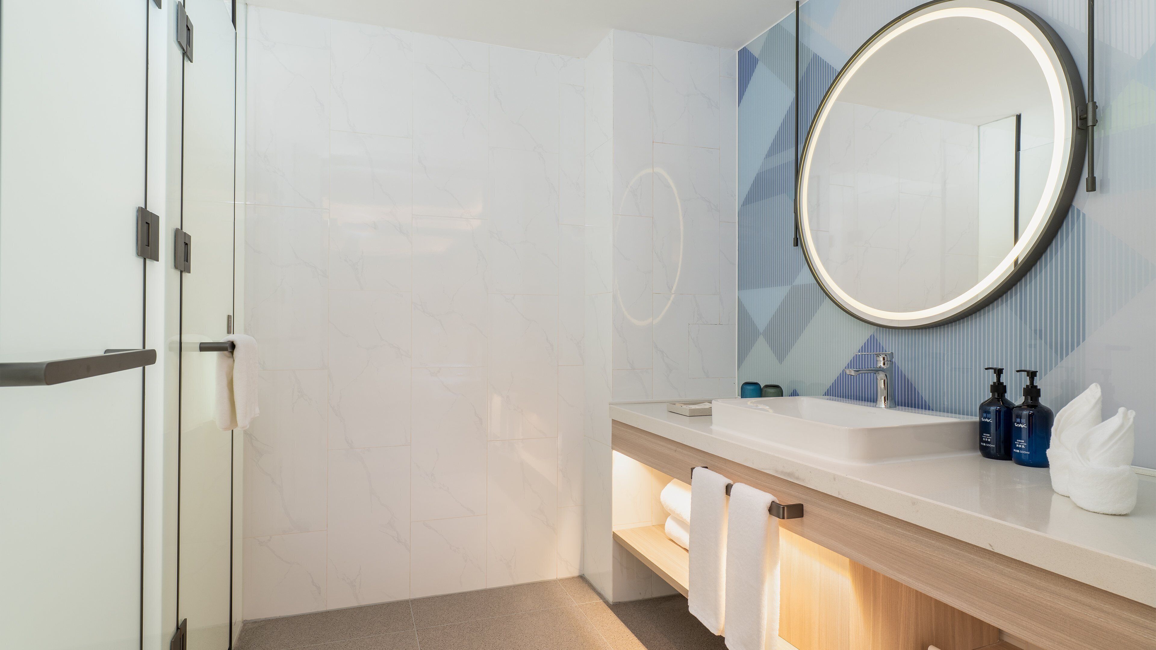 Suite, 1 habitación | Baño | Ducha y cabezal de ducha con hidromasaje