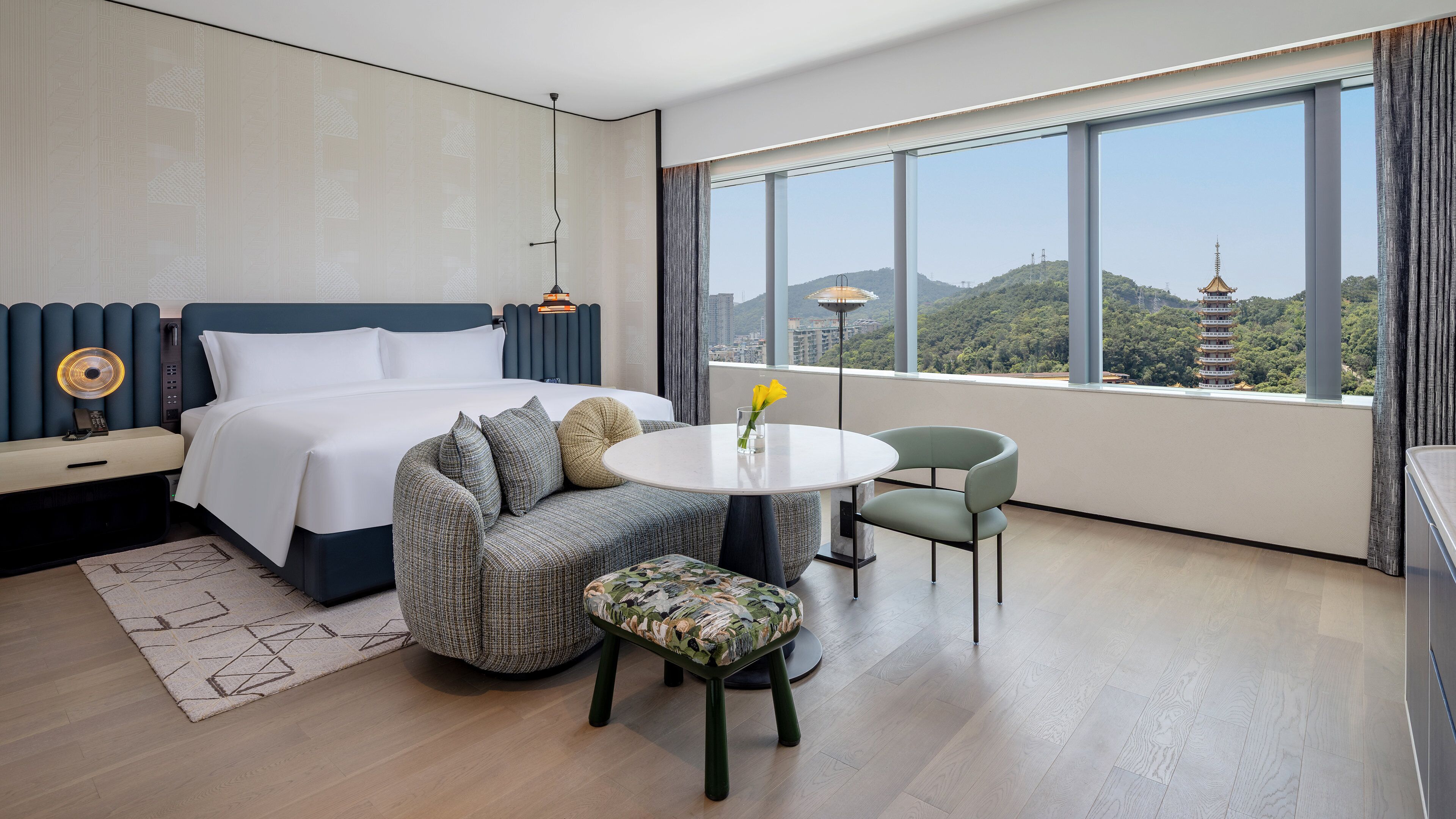Grand Room, 1 King Bed, Accessible, Club lounge access