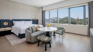 Grand Room, 1 King Bed