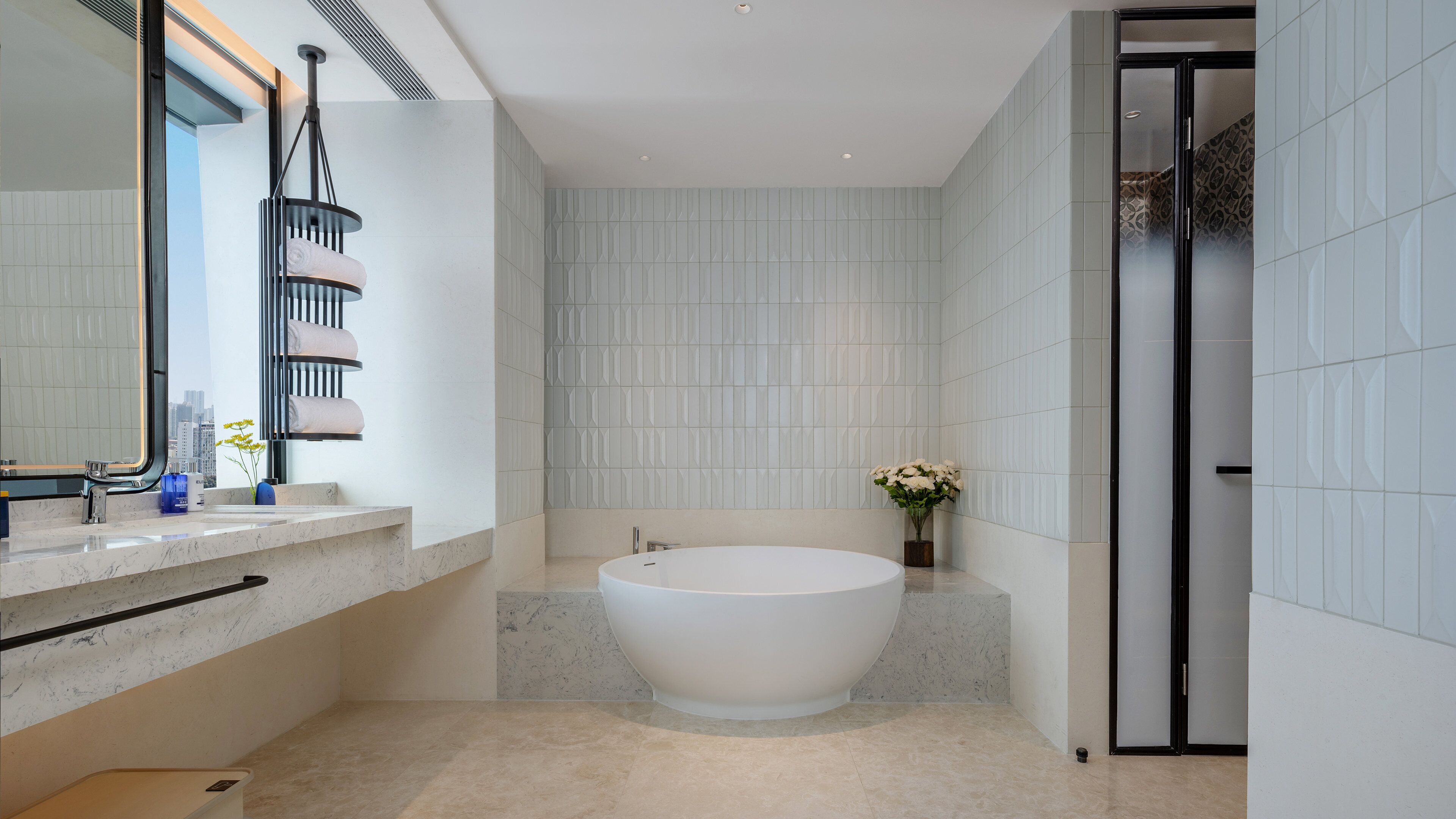 Suite, 2 Bedrooms, Kitchenette (High Floor)