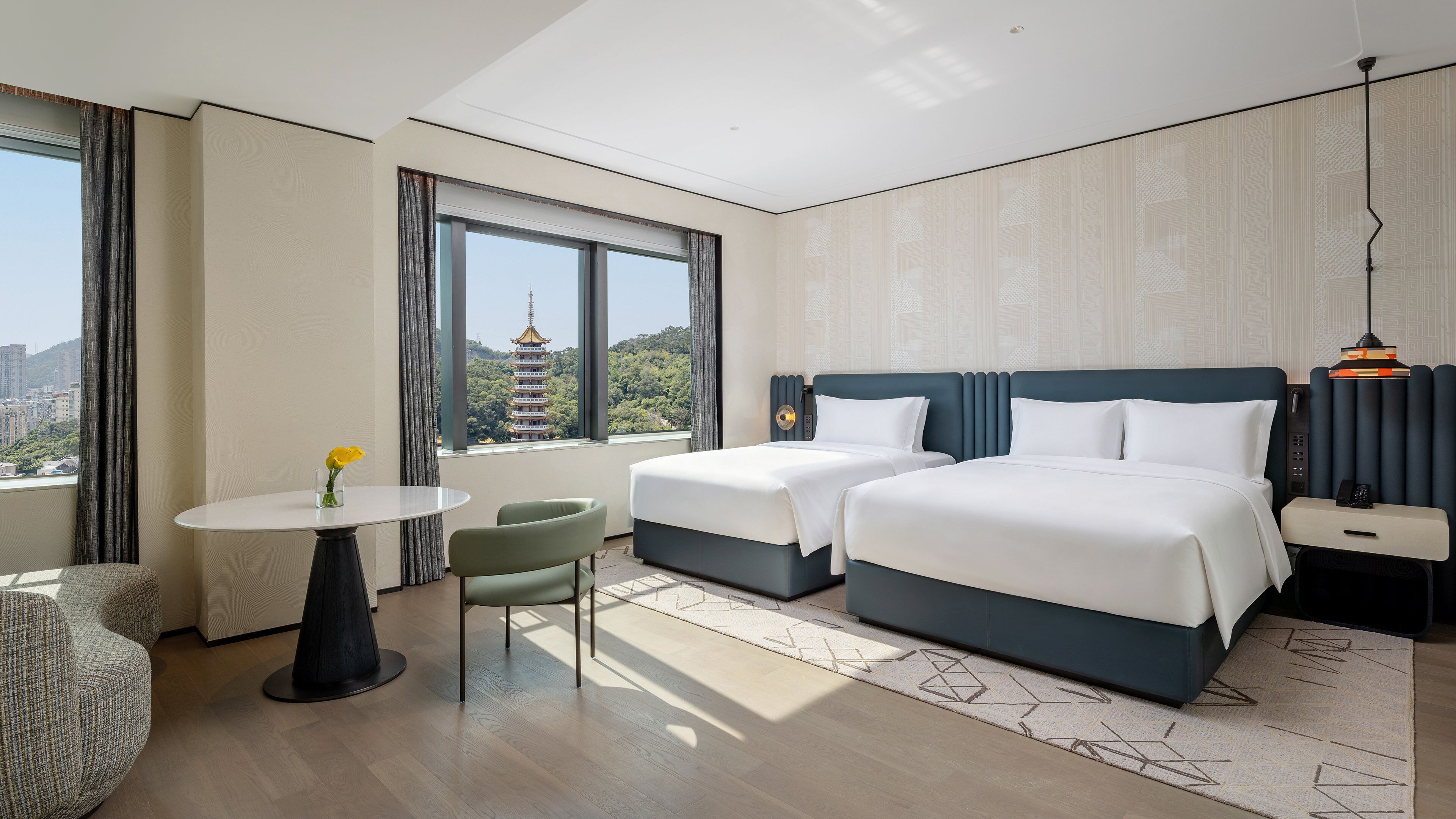 Grand Room, 1 Queen Bed, Accessible, Club lounge access